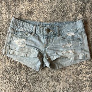 American Eagle Low Rise Light Wash Jean Shorts Size 0